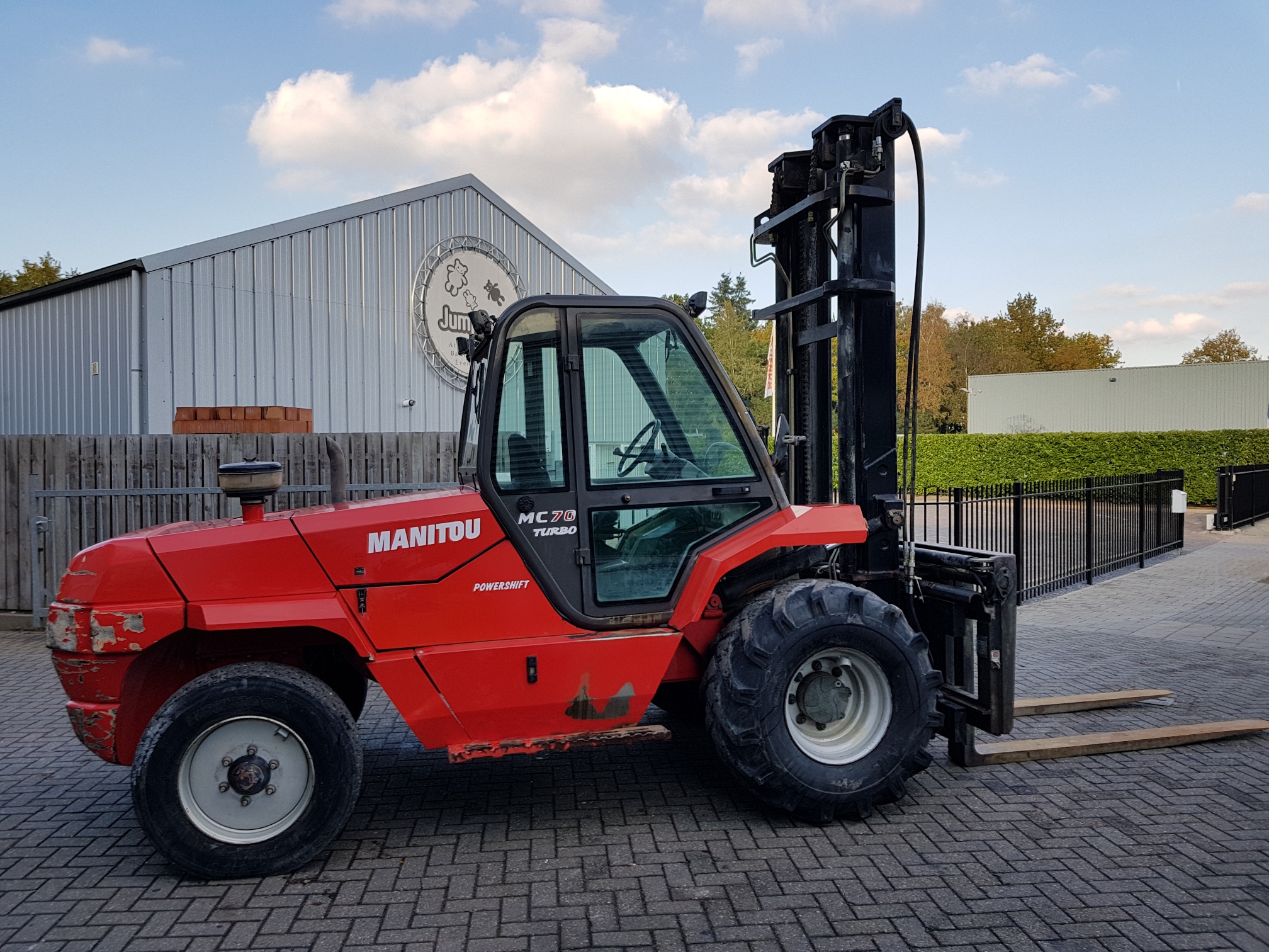 chariot elevateur MANITOU